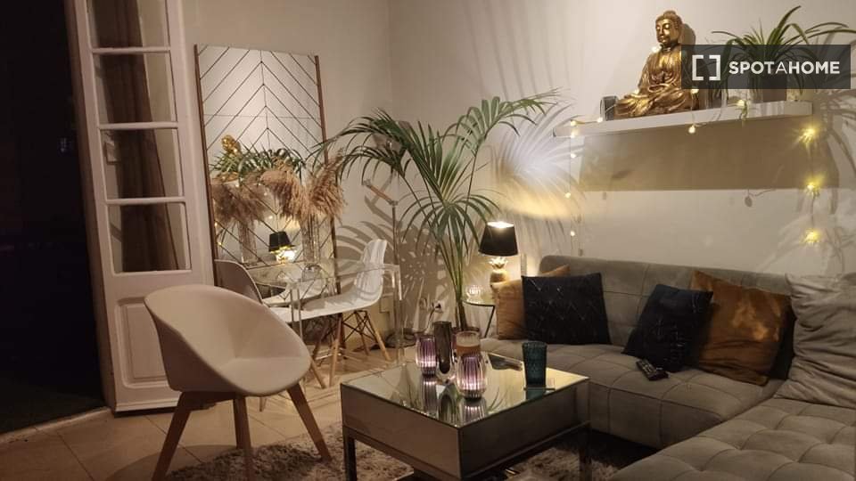 Double room Barcelona, 3 beds, 74m² — photo 13