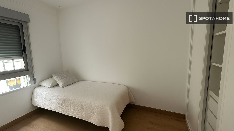 Double room Madrid, 3 beds, 90m² — photo 4