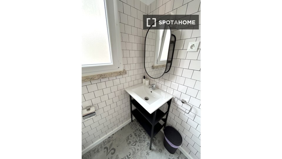 Apartment Lisbon, 3 beds, 100m² — photo 18