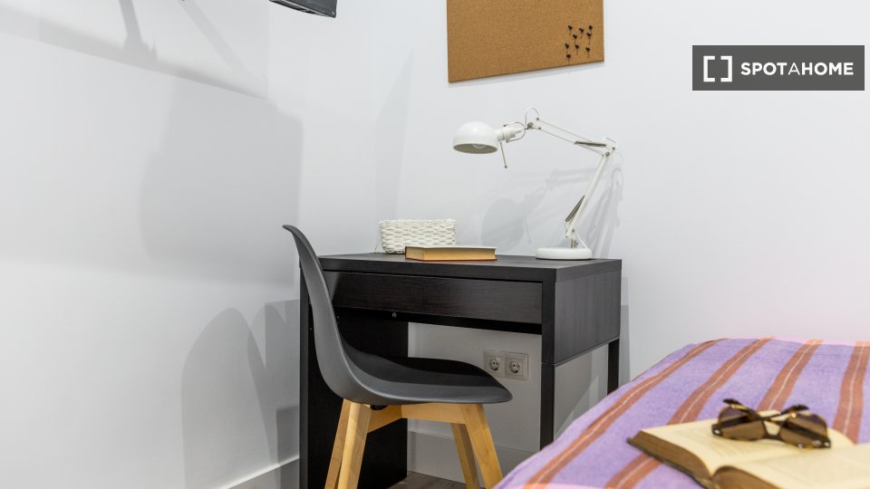 Double room Madrid, 9 beds, 210m² — photo 4
