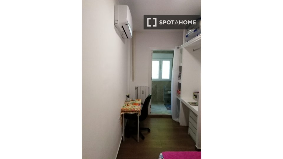 Double room Madrid, 5 beds, 120m² — photo 1