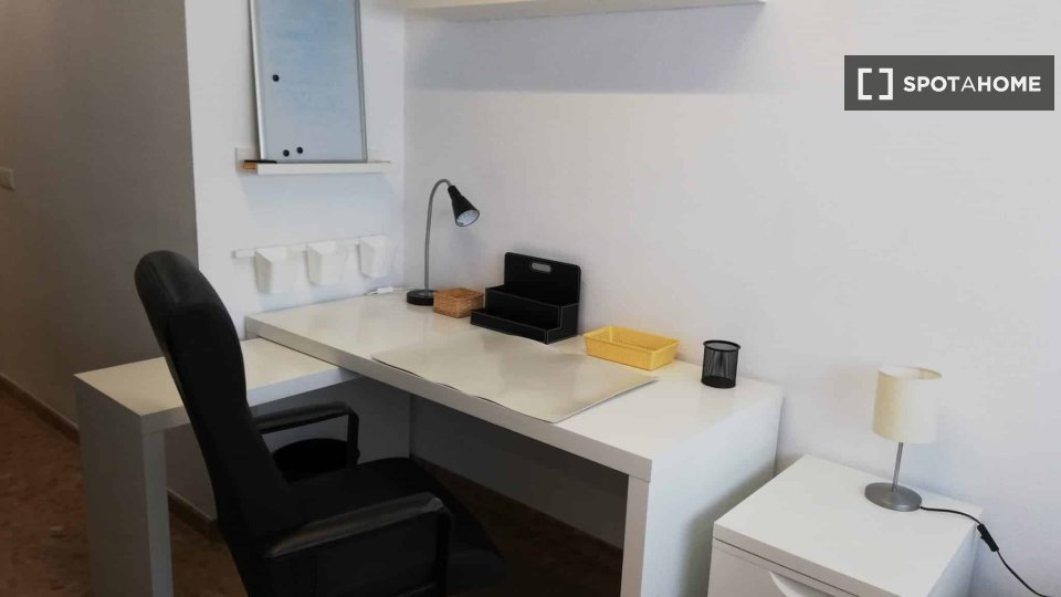 Double room Valencia, 3 beds — photo 15