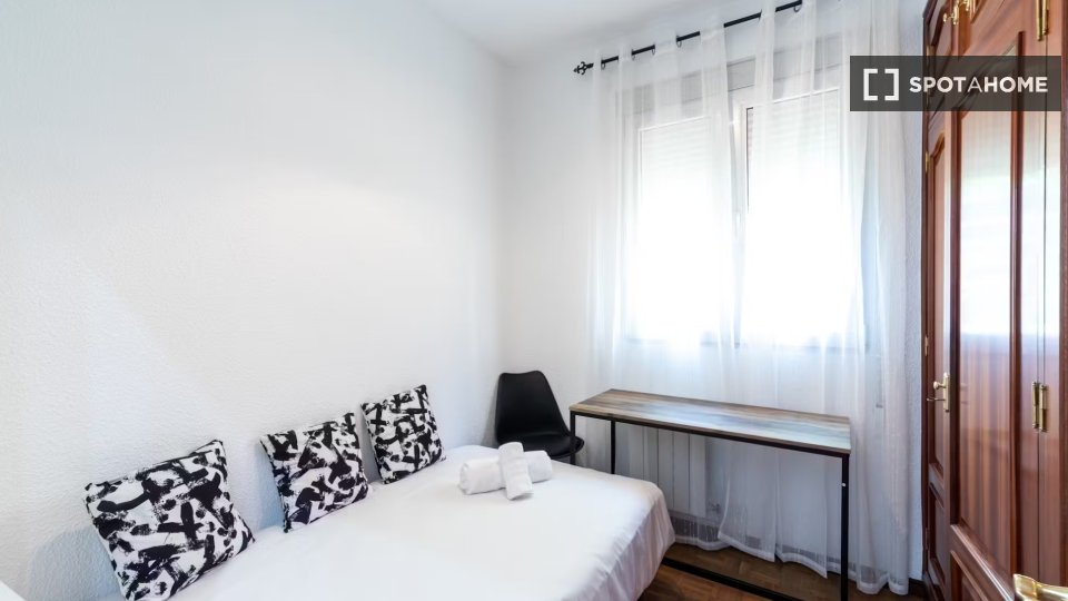 Double room Madrid, 4 beds, 99m² — photo 10