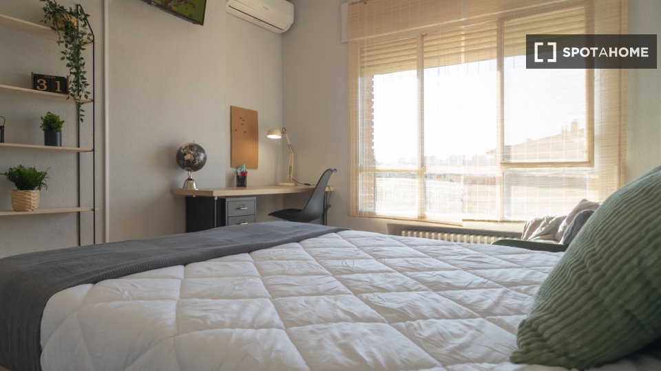 Double room Madrid, 4 beds — photo 15