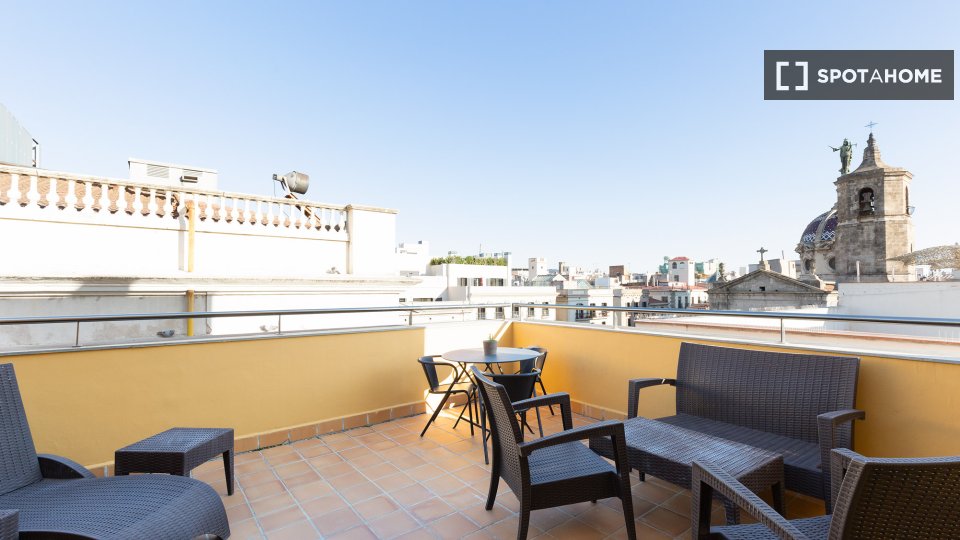 Apartment Barcelona, 4 beds, 105m² — photo 4