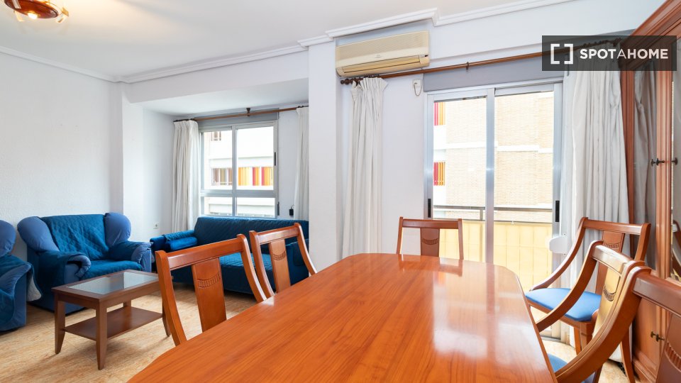 Apartment Valencia, 2 beds, 75m² — photo 18