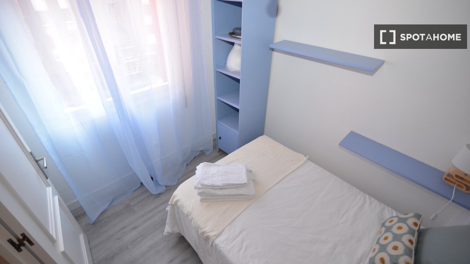 Double room Santander, 3 beds — photo 3