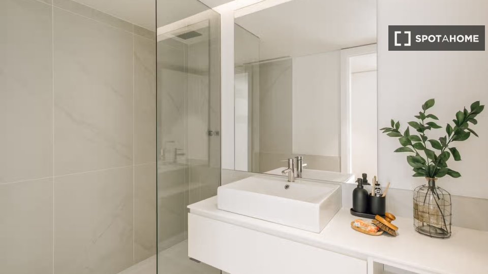 Apartment Lisbon, 2 beds, 99m² — photo 14