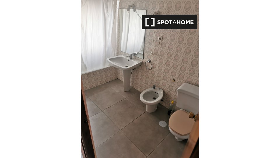 Double room Granada, 4 beds, 100m² — photo 5