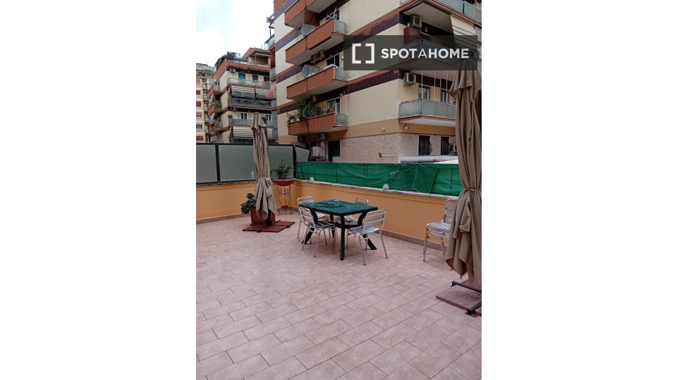 Double room Rome, 3 beds, 75m² — photo 91