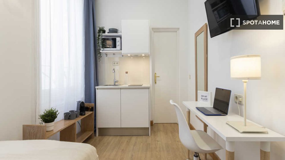 Habitación en un piso compartido de 41 habitaciones en alquiler en Justicia