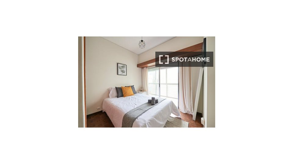 Double room Lisbon, 6 beds — photo 1