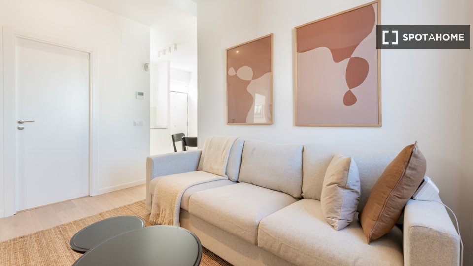 Piso de 3 habitaciones en alquiler en Palacio, Madrid.