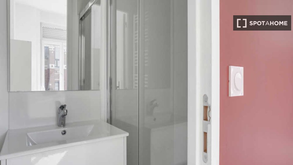 Double room Lille, 15 beds, 260m² — photo 20