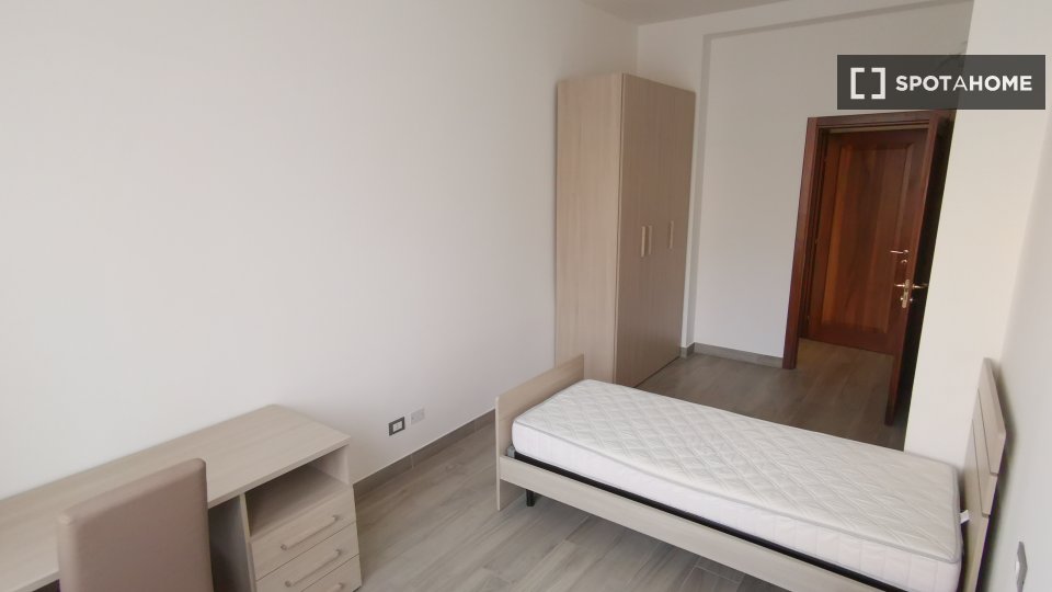 Double room Milan, 3 beds, 80m² — photo 1