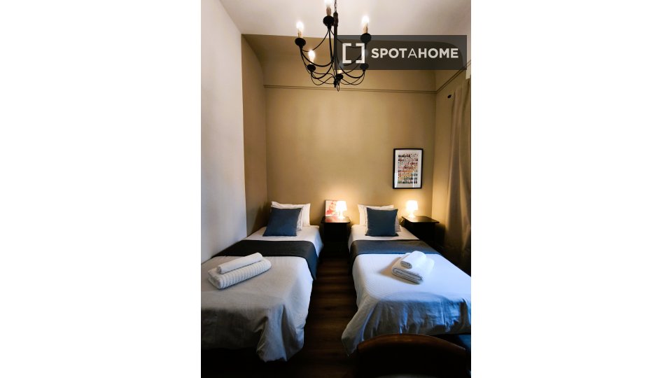 Double room Lisbon, 11 beds — photo 27
