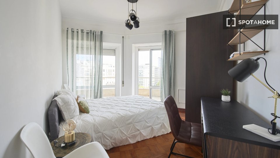 Double room Lisbon, 6 beds — photo 1