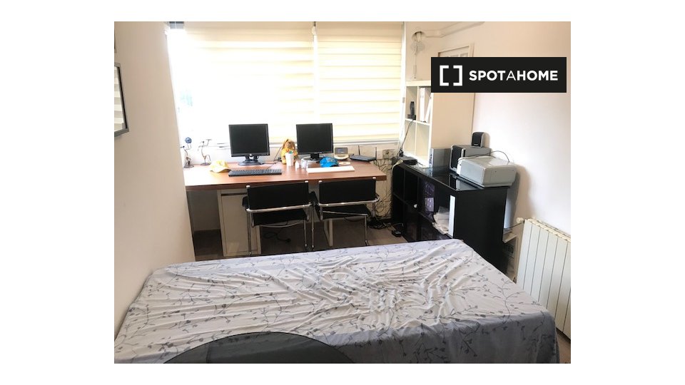 Double room Madrid, 3 beds, 90m² — photo 17