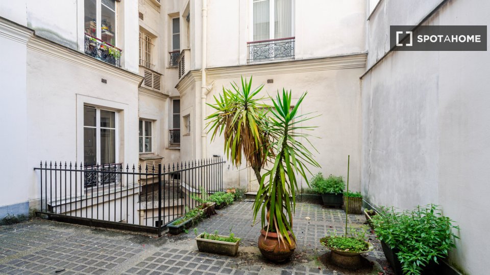 Apartment Paris, 2 beds — photo 2