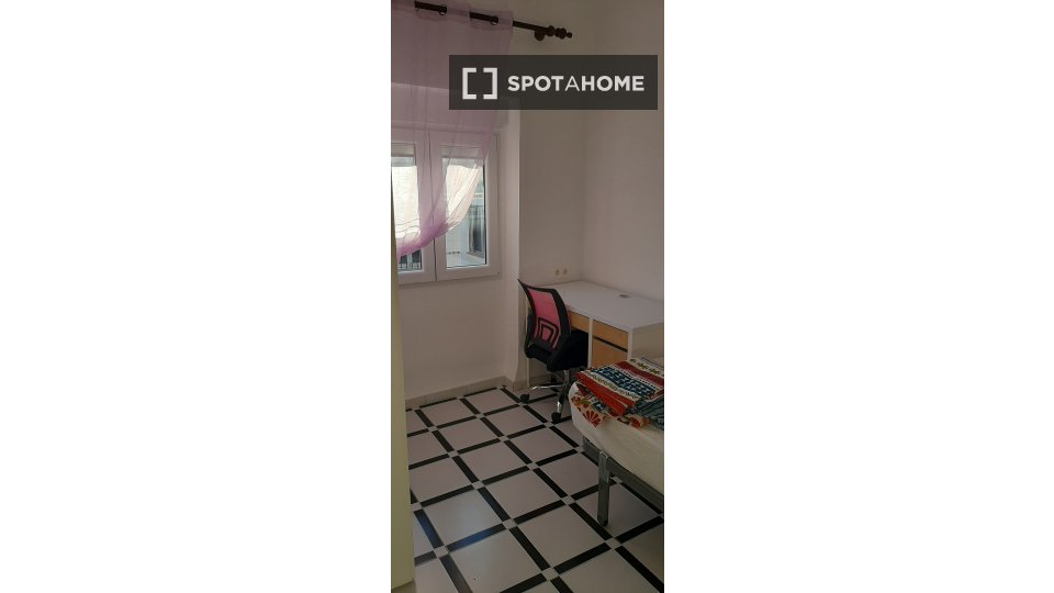 Double room Granada, 4 beds, 80m² — photo 13