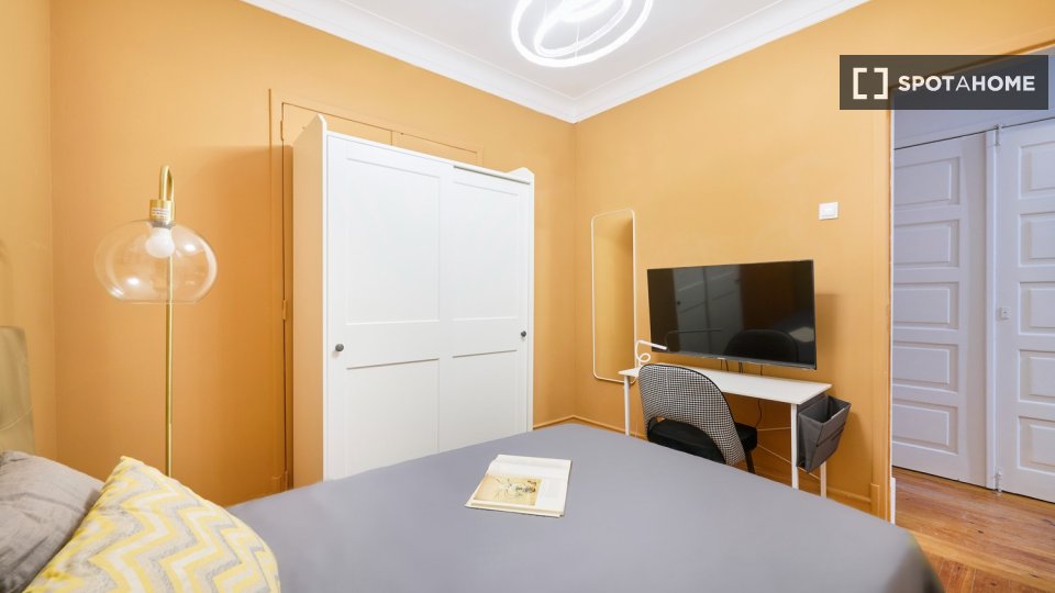 Double room Lisbon, 4 beds — photo 48