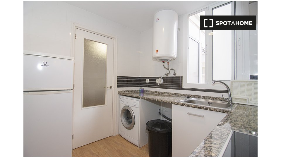 Double room Valencia, 3 beds, 90m² — photo 6