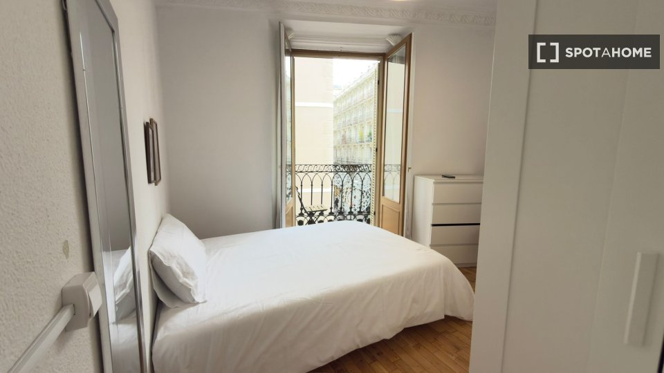 Double room Madrid, 5 beds — photo 10