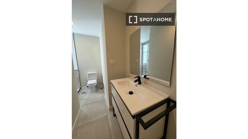 Double room Madrid, 8 beds, 139m² — photo 13