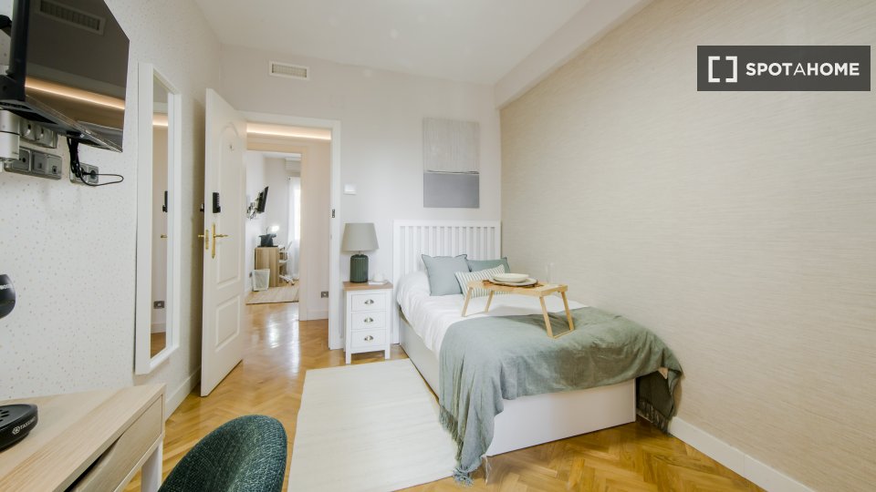 Double room Madrid, 7 beds — photo 10