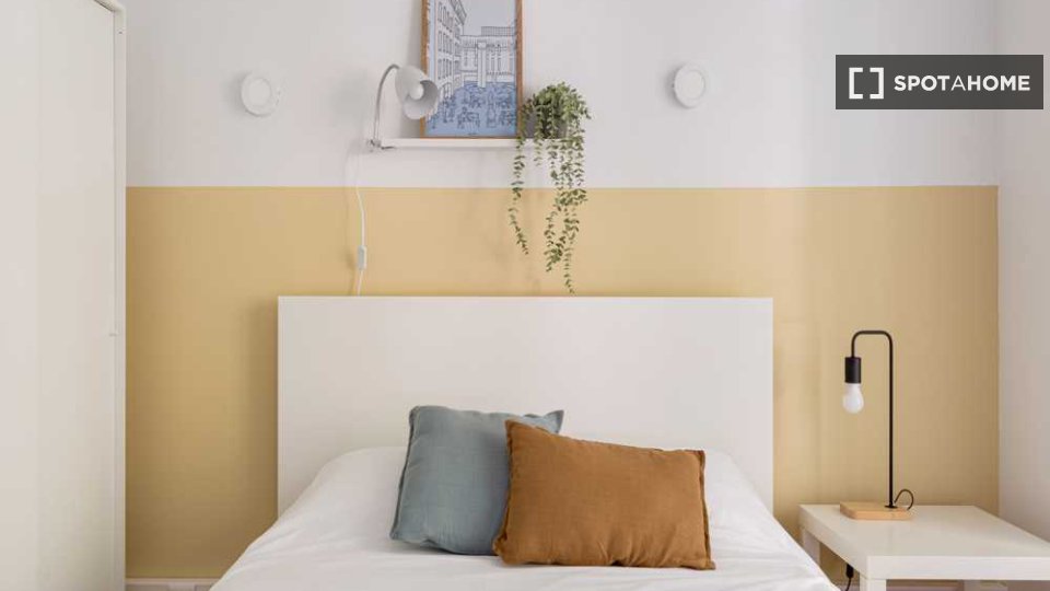 Double room Lisbon, 5 beds — photo 16