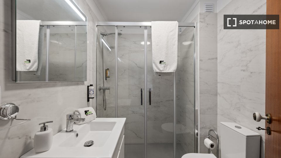Apartment Lisbon, 2 beds, 70m² — photo 4