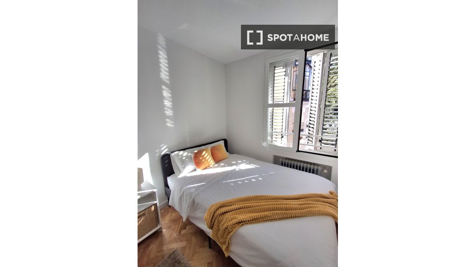 Double room Madrid, 6 beds — photo 4