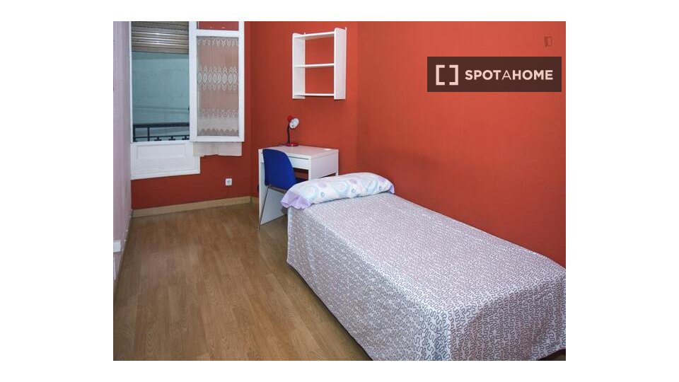 Double room Madrid, 6 beds — photo 3