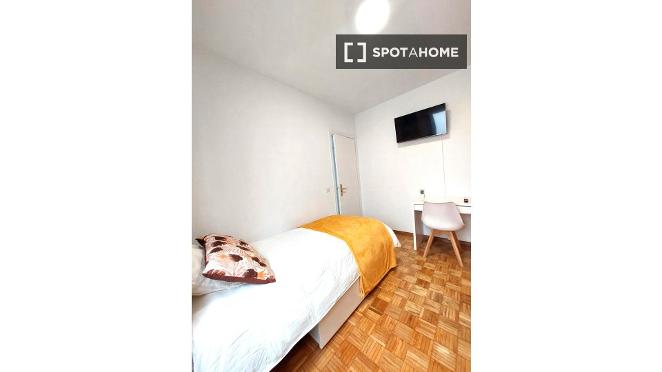 Double room Madrid, 4 beds, 100m² — photo 17