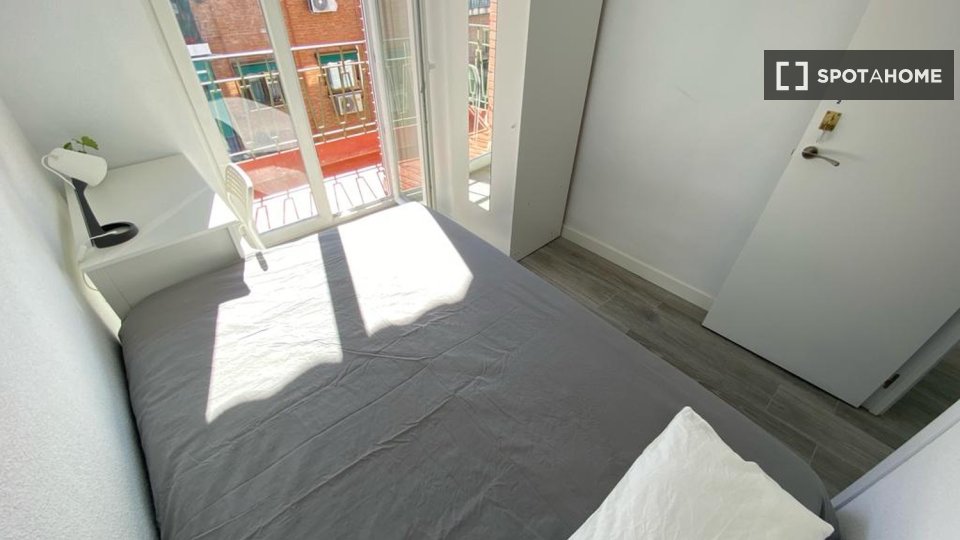 Double room Madrid, 4 beds — photo 7