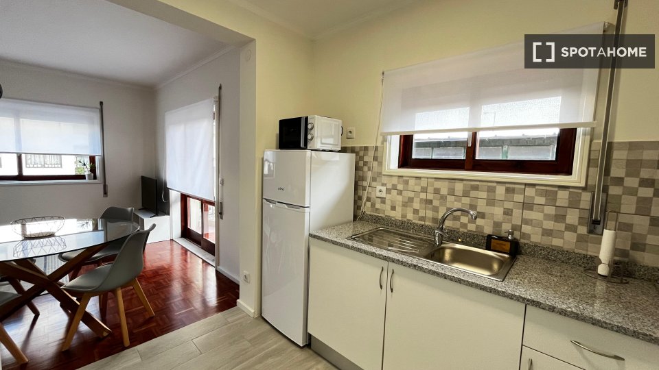 Double room Porto, 3 beds, 80m² — photo 5