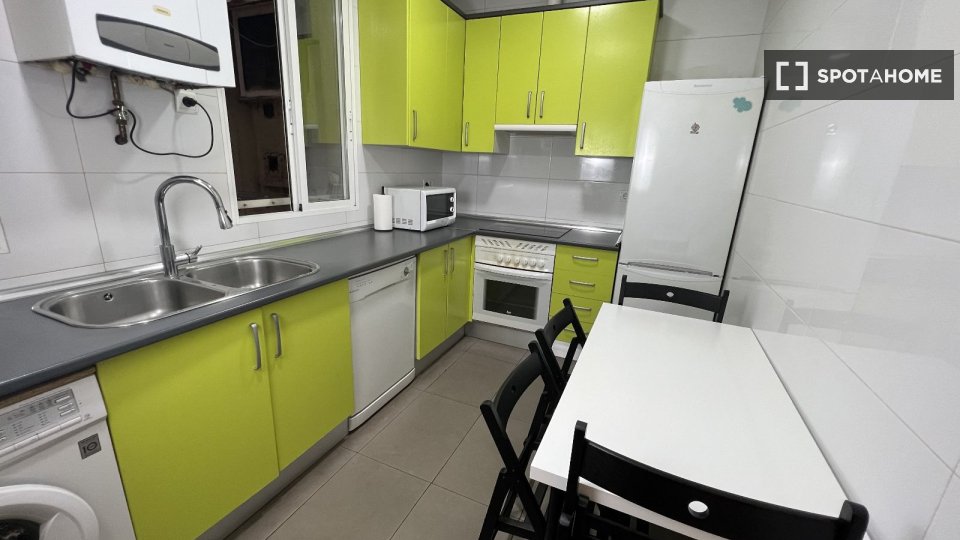 Double room Madrid, 4 beds, 120m² — photo 4
