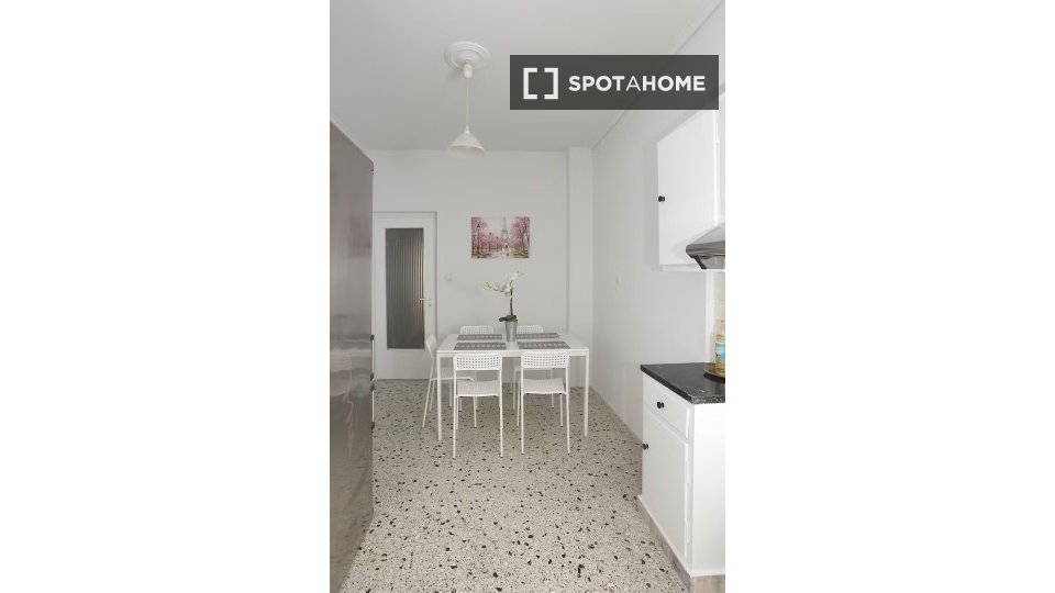 Double room Athens, 5 beds — photo 15