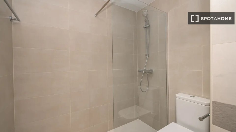 Double room Madrid, 4 beds — photo 7