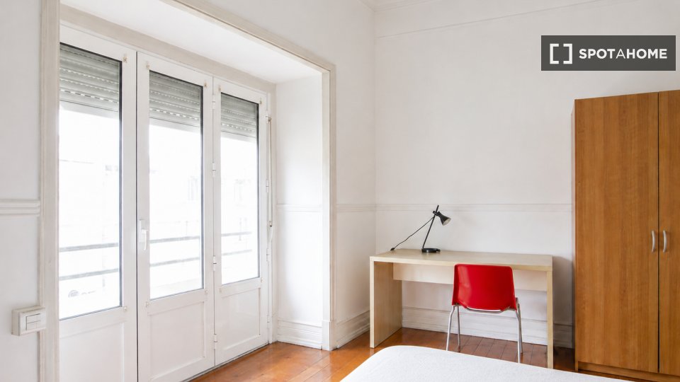 Double room Lisbon, 6 beds — photo 19