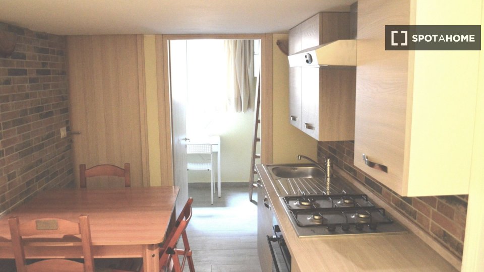 Double room Milan, 3 beds, 80m² — photo 4