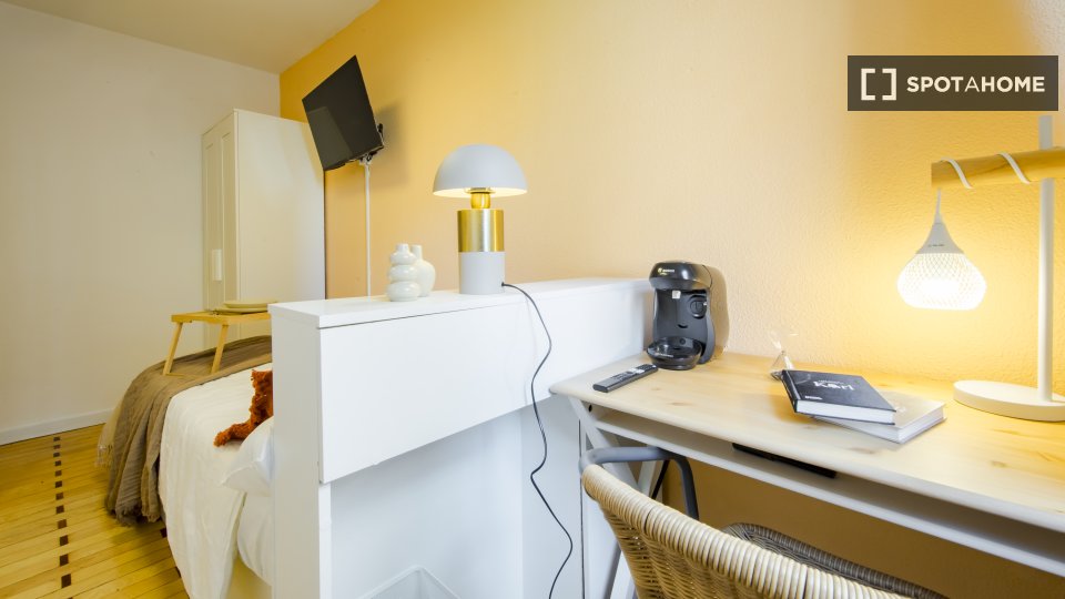 Double room Madrid, 7 beds, 135m² — photo 12