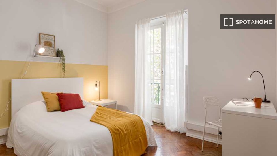 Double room Lisbon, 5 beds — photo 30