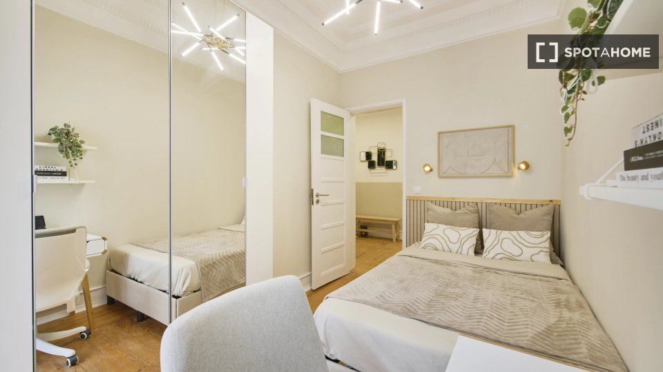 Double room Lisbon, 6 beds — photo 13
