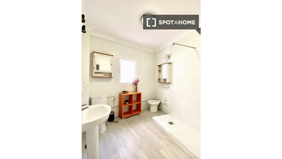Double room Madrid, 5 beds — photo 39
