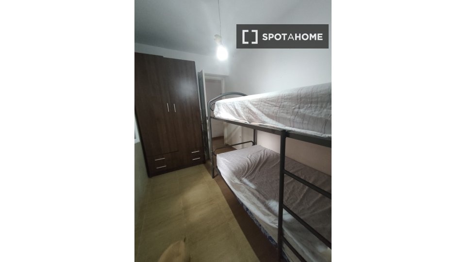 Double room Seville, 3 beds, 85m² — photo 10