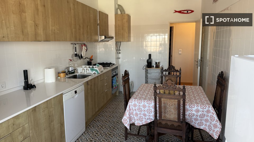 Double room Lisbon, 4 beds — photo 15