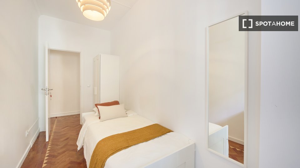 Double room Lisbon, 8 beds — photo 4