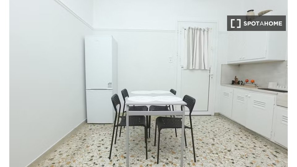 Double room Athens, 8 beds — photo 16