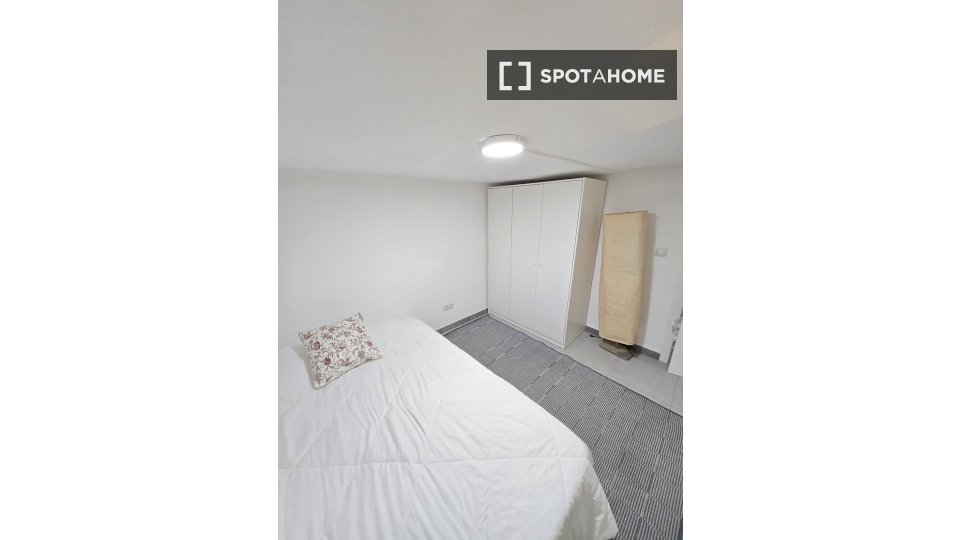 Double room Valencia, 5 beds, 85m² — photo 11